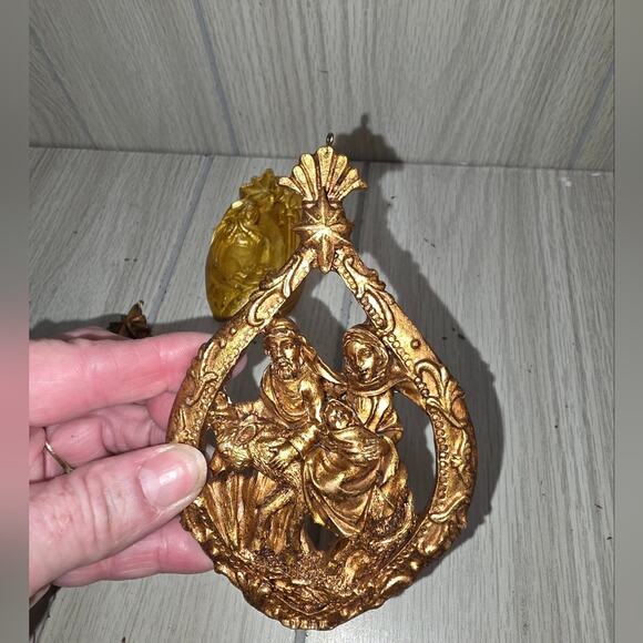 Vtg Religious Nativity Scene Gold Christmas Ornaments Holiday Decorations Tree - Picture 3 of 8